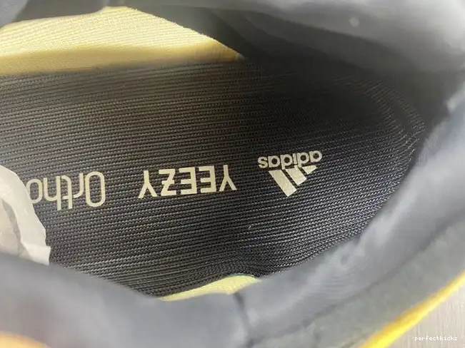 V3 Mono 700 HP5425 Yeezy Adidas Safflower 0612
